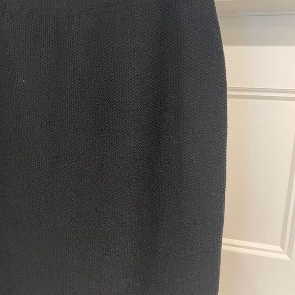 Vintage St. John Collection Black Textured Comact Bouclé Knit Skirt, Size 8 - Picture 4 of 8